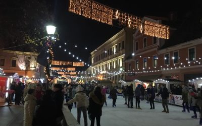 Svečanim paljenjem božićne rasvjete otvoren Advent u Vinkovcima