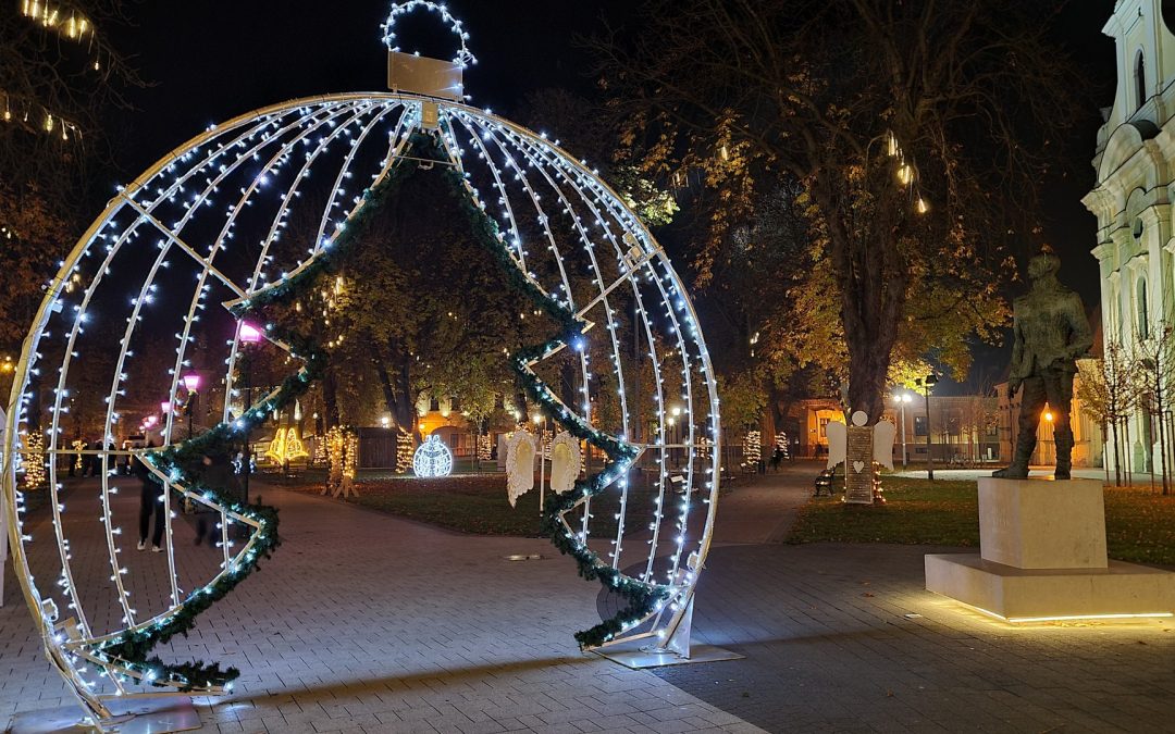 Počinje vrijeme iščekivanja Božića: Danas palimo prvu adventsku svijeću