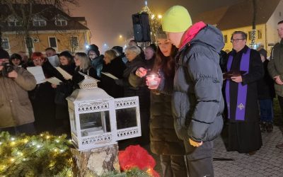 Jona Renić Oršolić i Meri Garvanović upalili drugu adventsku svijeću