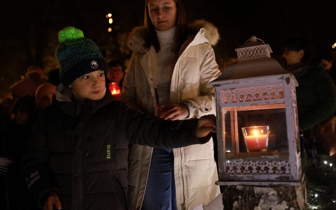 Ivan Šemperović upalio 1. vinkovačku adventsku svijeću