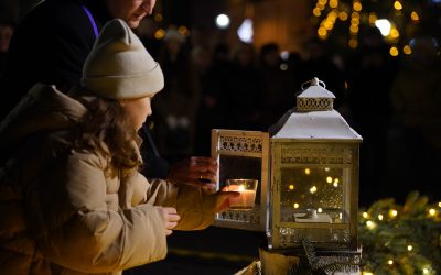 Sestre Mika i Rita Renić Oršolić upalile treću adventsku svijeću